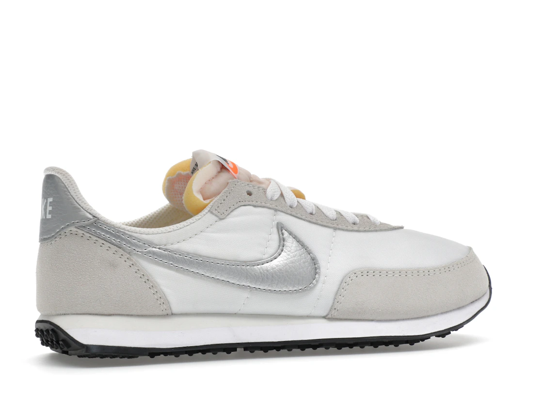 Vue 35 de Nike Waffle Trainer 2 White Metal Silver 