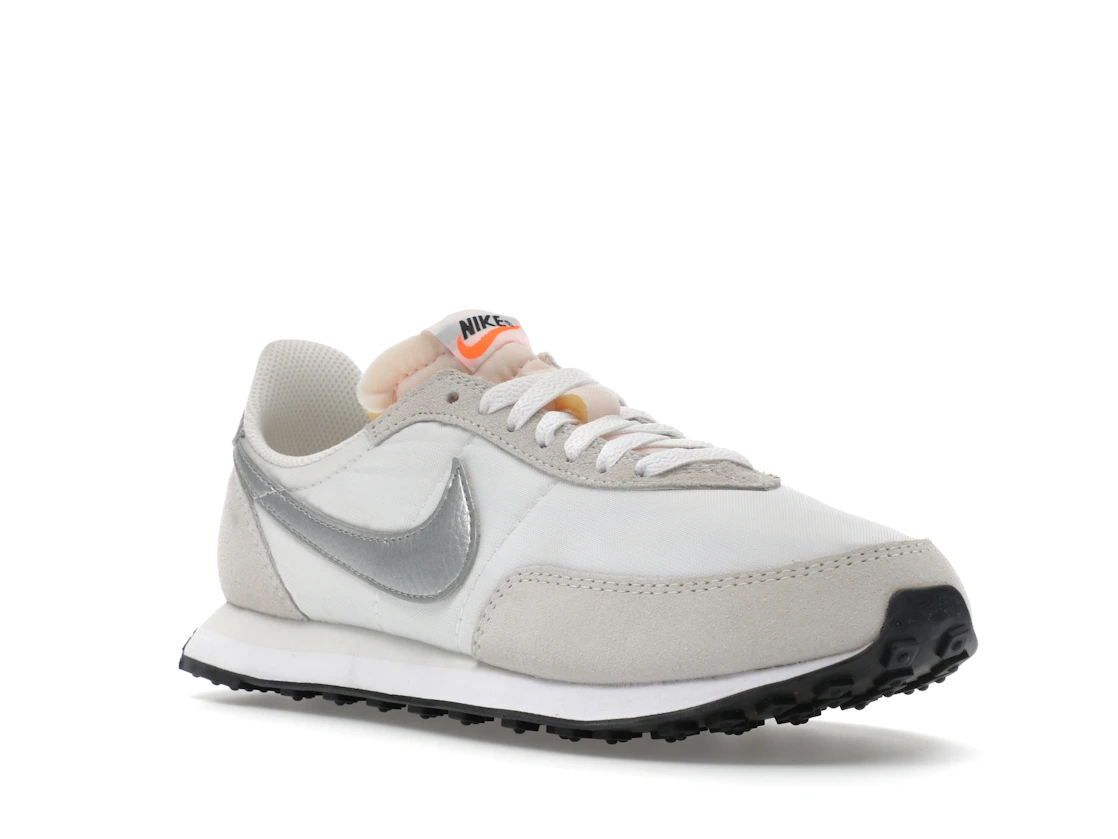 Vue 6 de Nike Waffle Trainer 2 White Metal Silver 