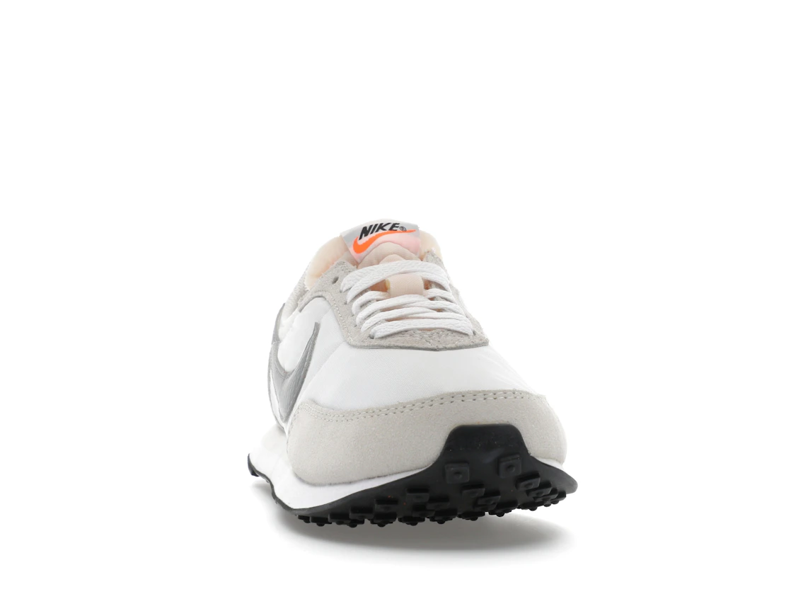 Vue 9 de Nike Waffle Trainer 2 White Metal Silver 