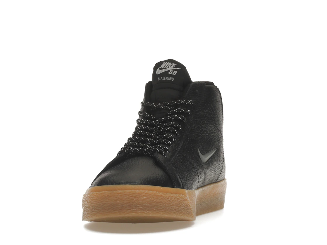 Vue 12 de Nike Zoom Blazer Mid Premium SB Black Gum Jewel