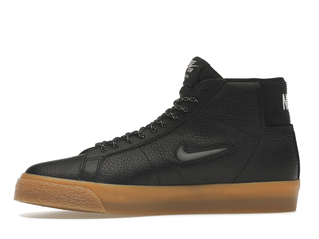 Vue 18 de Nike Zoom Blazer Mid Premium SB Black Gum Jewel