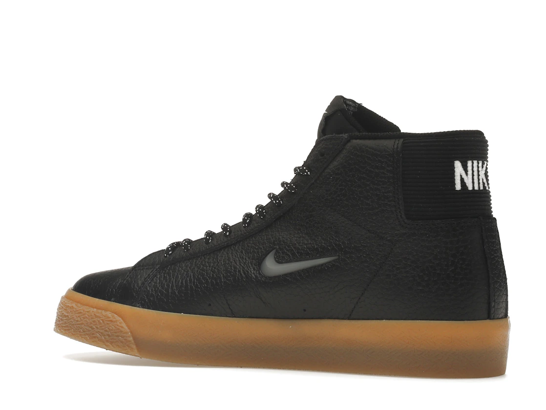 Vue 22 de Nike Zoom Blazer Mid Premium SB Black Gum Jewel