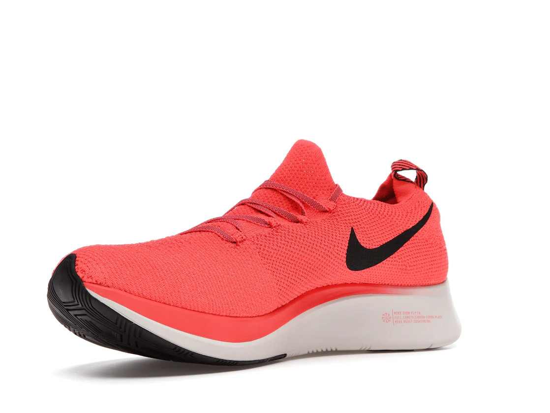 Vue 15 de Nike Zoom Fly Flyknit Bright Crimson