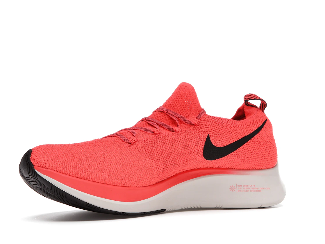 Vue 16 de Nike Zoom Fly Flyknit Bright Crimson