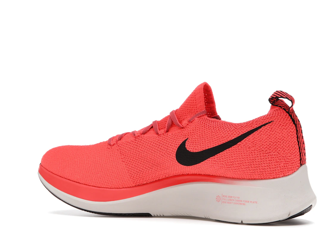 Vue 22 de Nike Zoom Fly Flyknit Bright Crimson