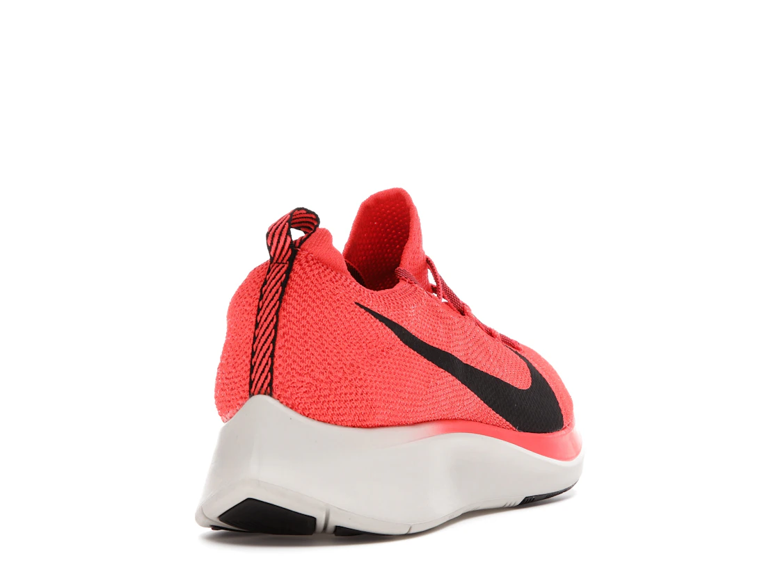 Vue 30 de Nike Zoom Fly Flyknit Bright Crimson