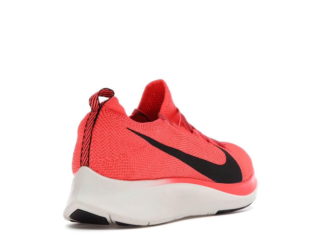 Vue 31 de Nike Zoom Fly Flyknit Bright Crimson
