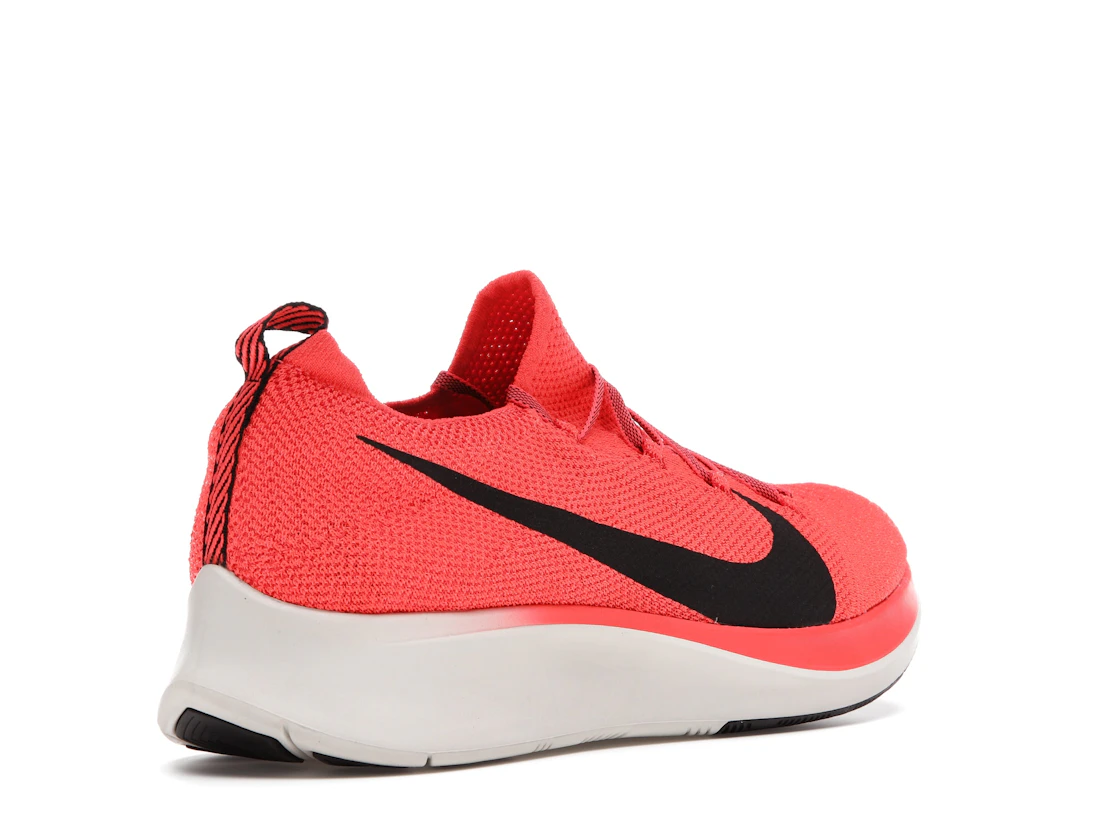 Vue 32 de Nike Zoom Fly Flyknit Bright Crimson