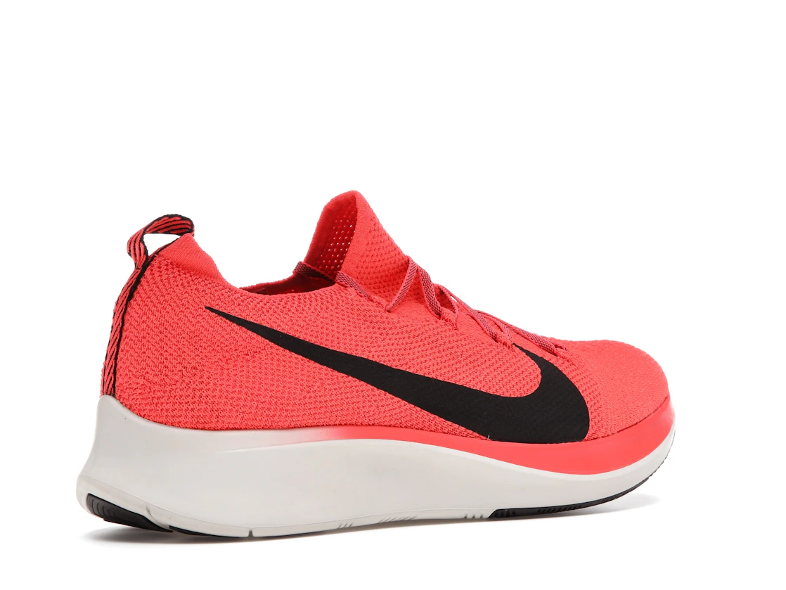 Vue 33 de Nike Zoom Fly Flyknit Bright Crimson