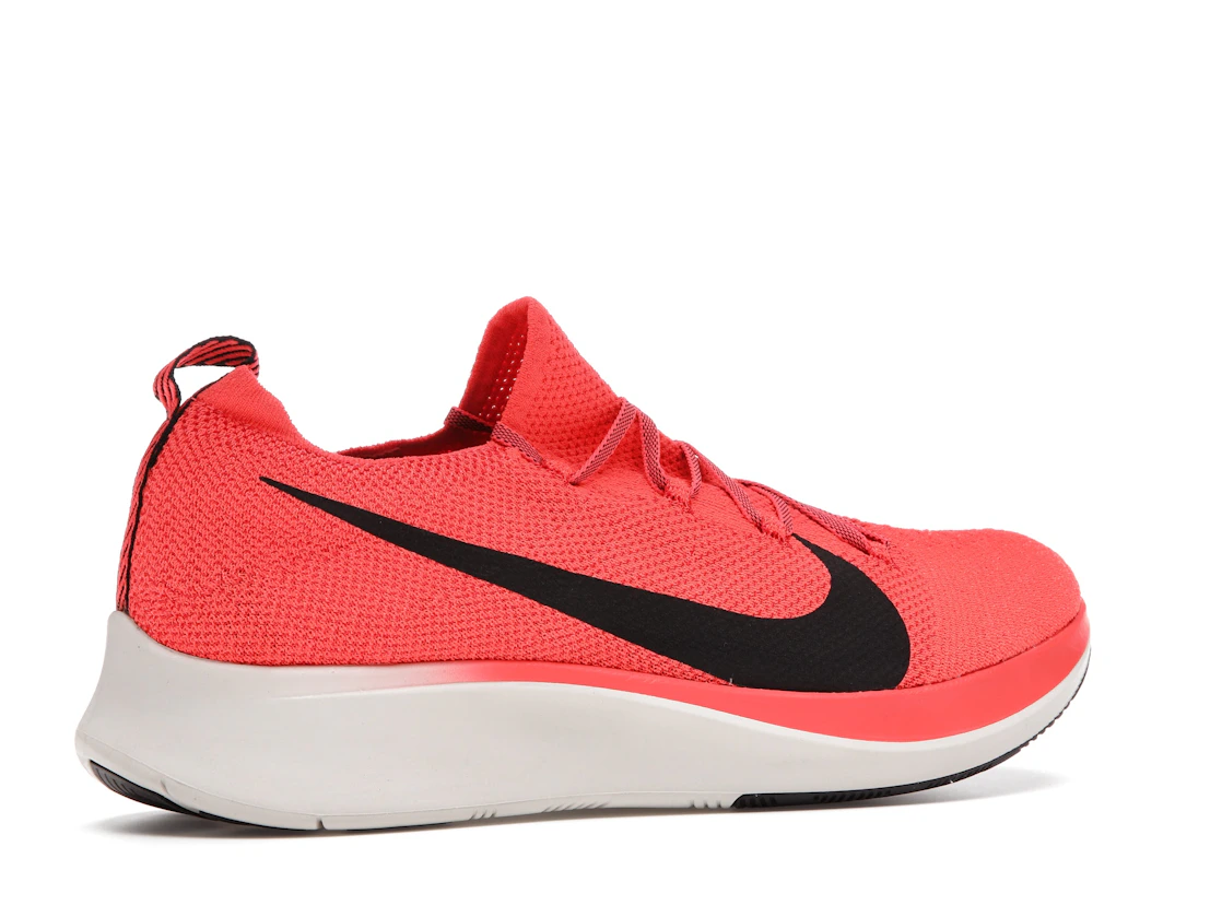 Vue 34 de Nike Zoom Fly Flyknit Bright Crimson