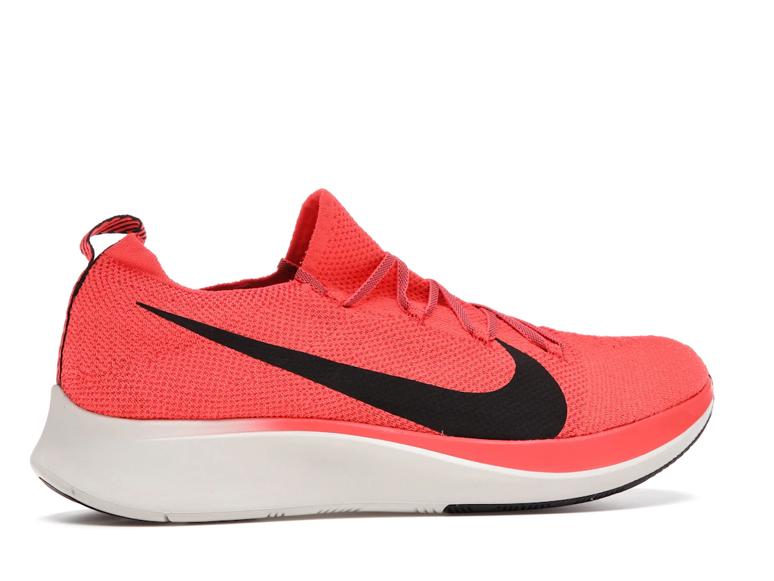 Vue 35 de Nike Zoom Fly Flyknit Bright Crimson