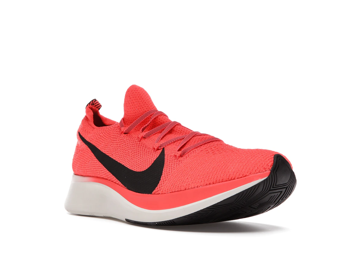 Vue 6 de Nike Zoom Fly Flyknit Bright Crimson