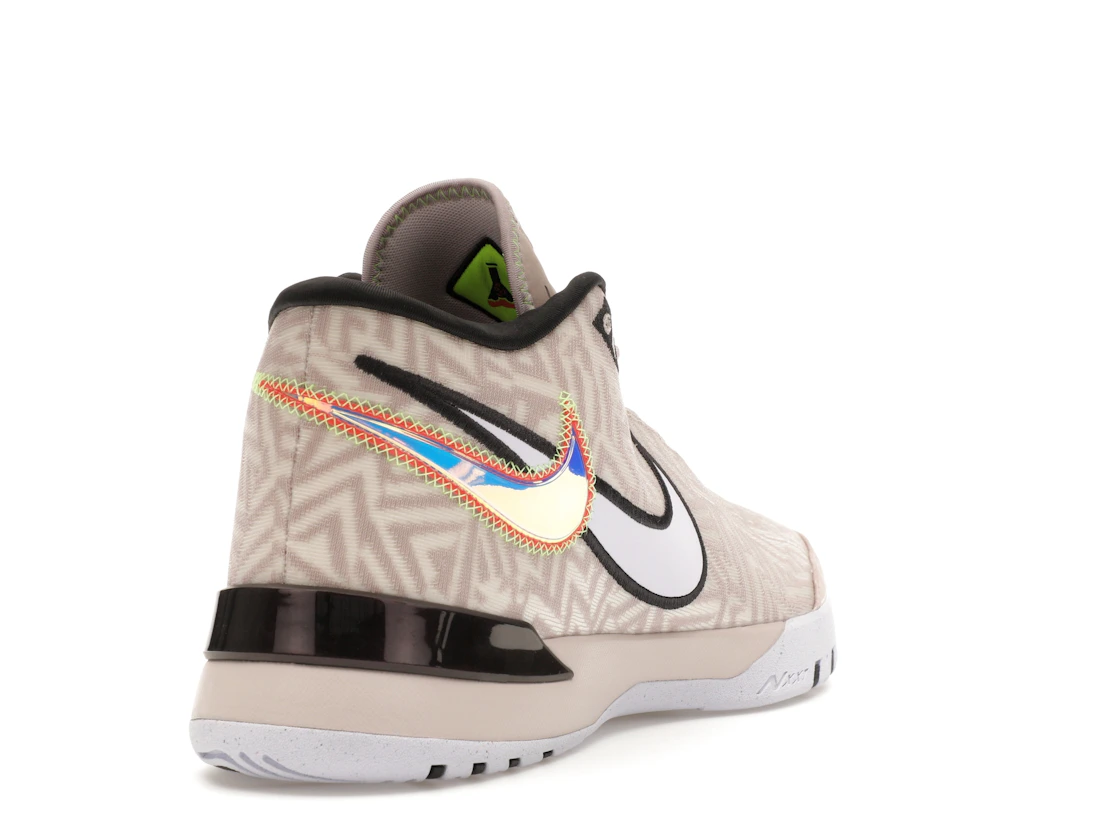 Vue 31 de Nike Zoom LeBron NXXT Genisus Platinum Violet