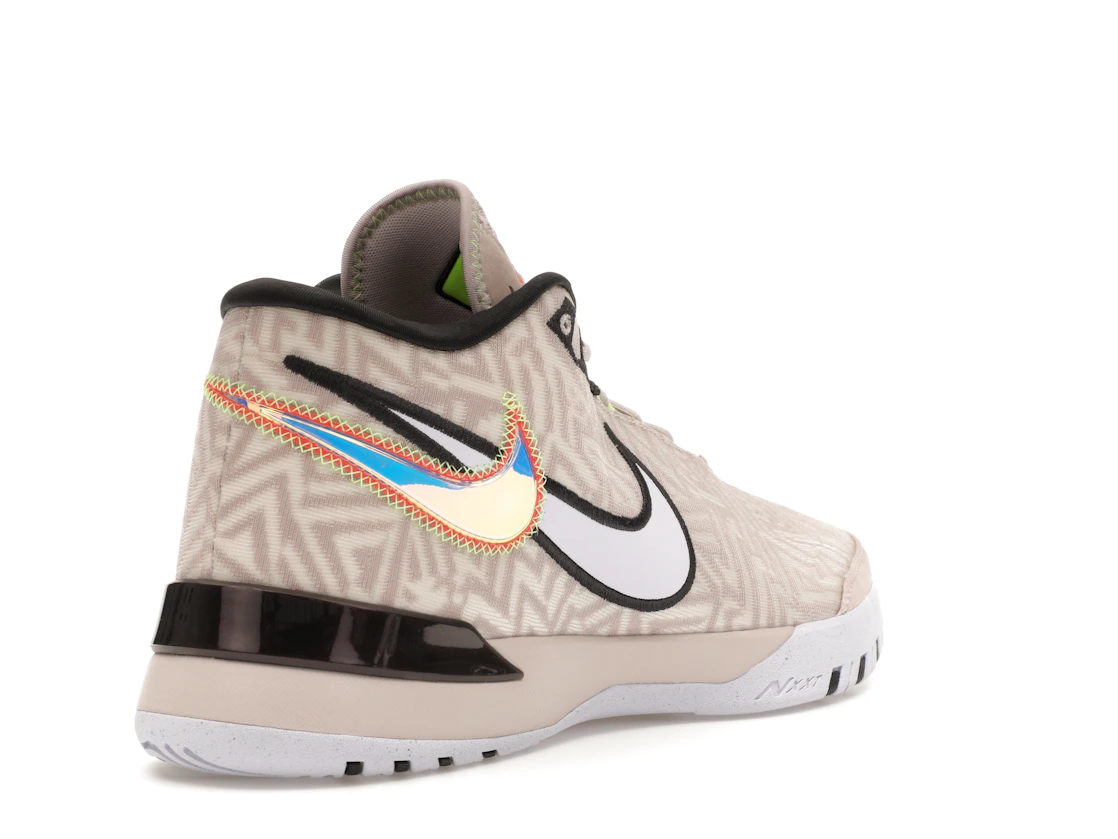 Vue 32 de Nike Zoom LeBron NXXT Genisus Platinum Violet