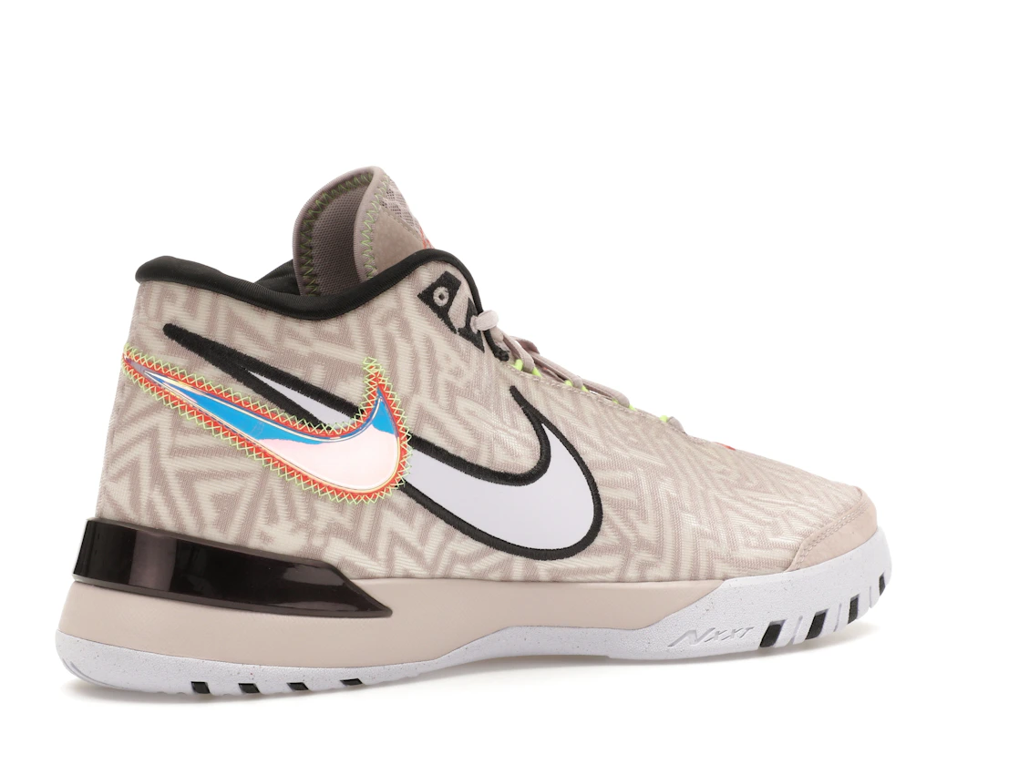 Vue 34 de Nike Zoom LeBron NXXT Genisus Platinum Violet