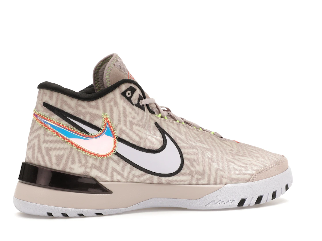 Vue 35 de Nike Zoom LeBron NXXT Genisus Platinum Violet