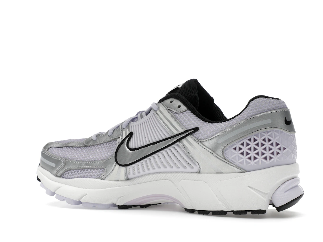 Vue 22 de Nike Zoom Vomero 5 Barely Grape Photon Dust Summit White Metallic Silver 