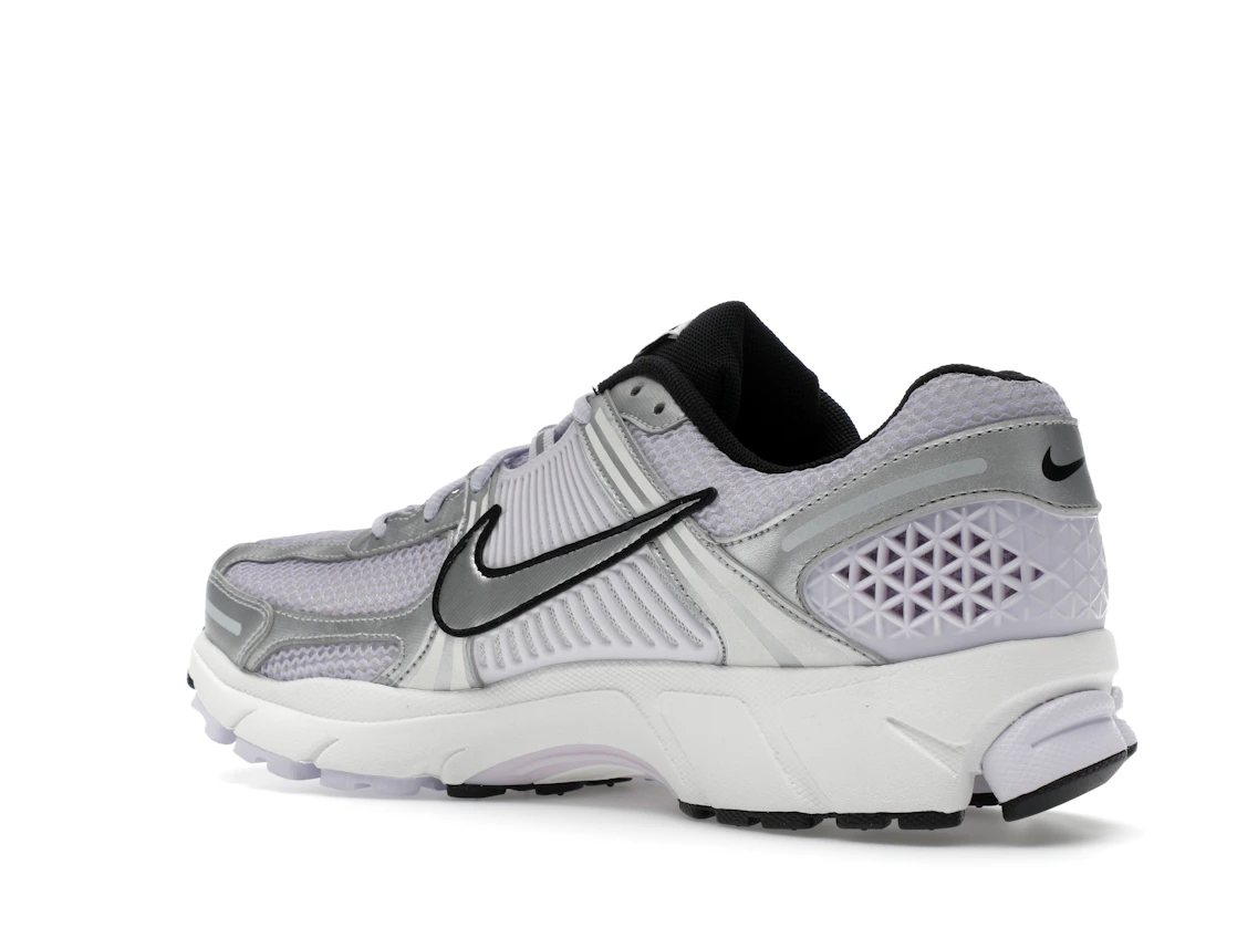 Vue 23 de Nike Zoom Vomero 5 Barely Grape Photon Dust Summit White Metallic Silver 