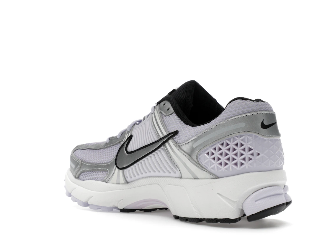 Vue 24 de Nike Zoom Vomero 5 Barely Grape Photon Dust Summit White Metallic Silver 