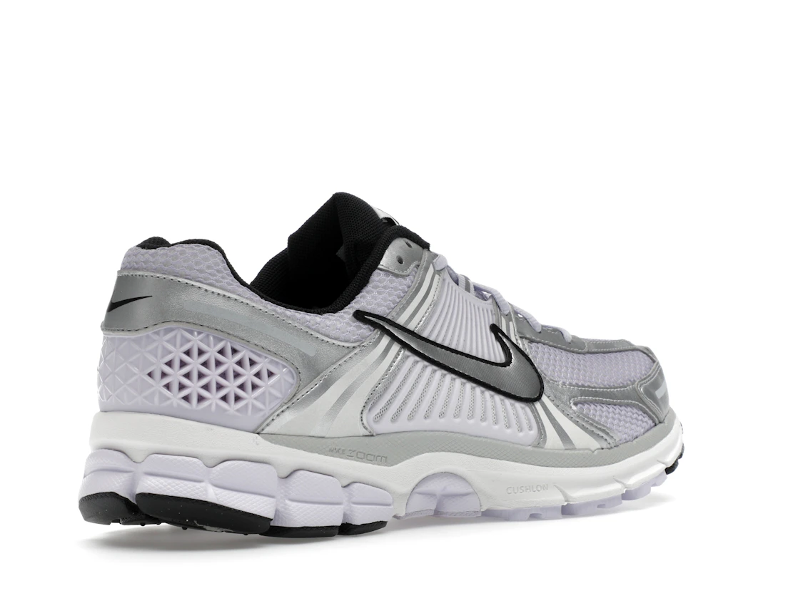 Vue 33 de Nike Zoom Vomero 5 Barely Grape Photon Dust Summit White Metallic Silver 