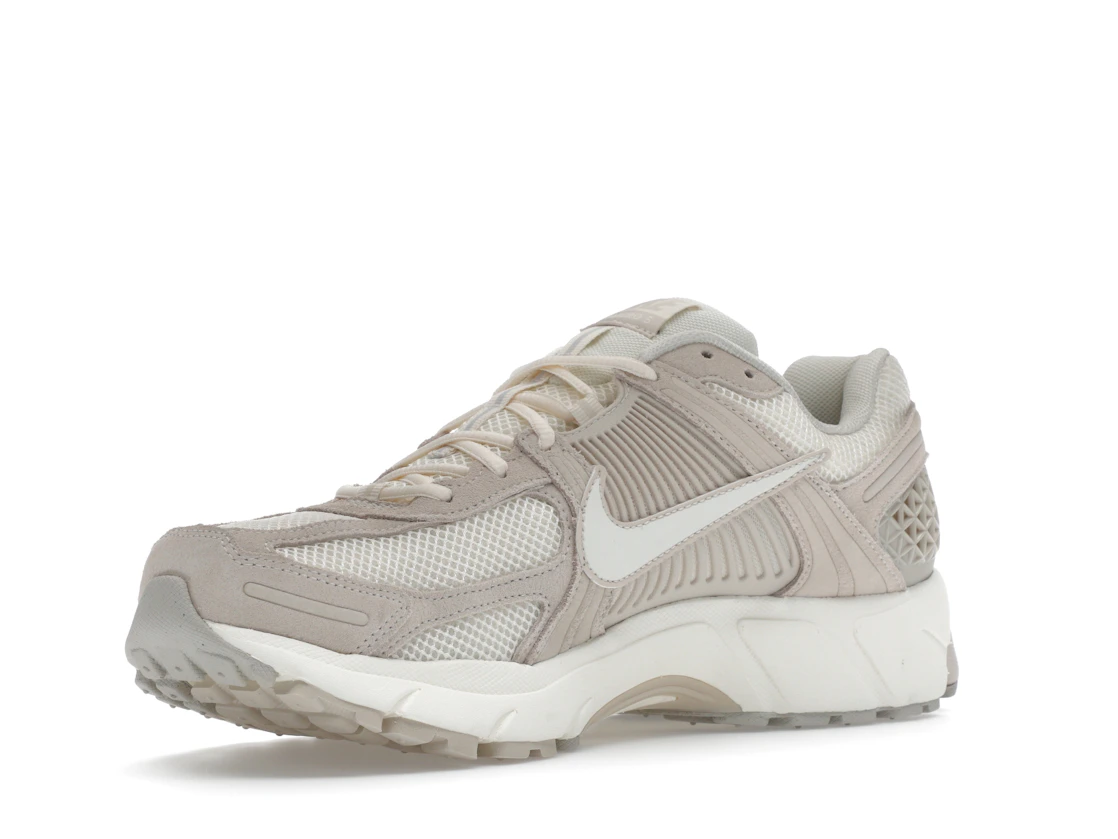 Vue 15 de Nike Zoom Vomero 5 Light Orewood Brown