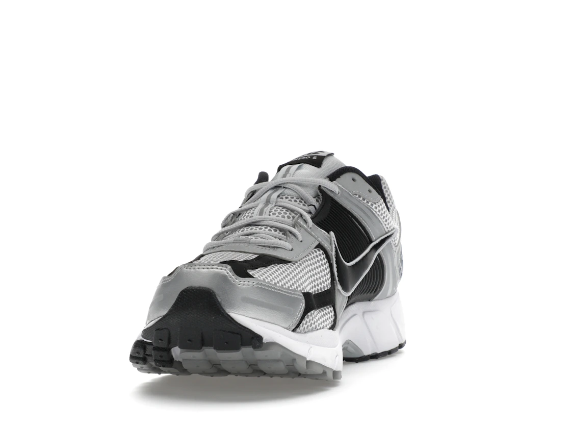 Vue 12 de Nike Zoom Vomero 5 Metallic Silver Black