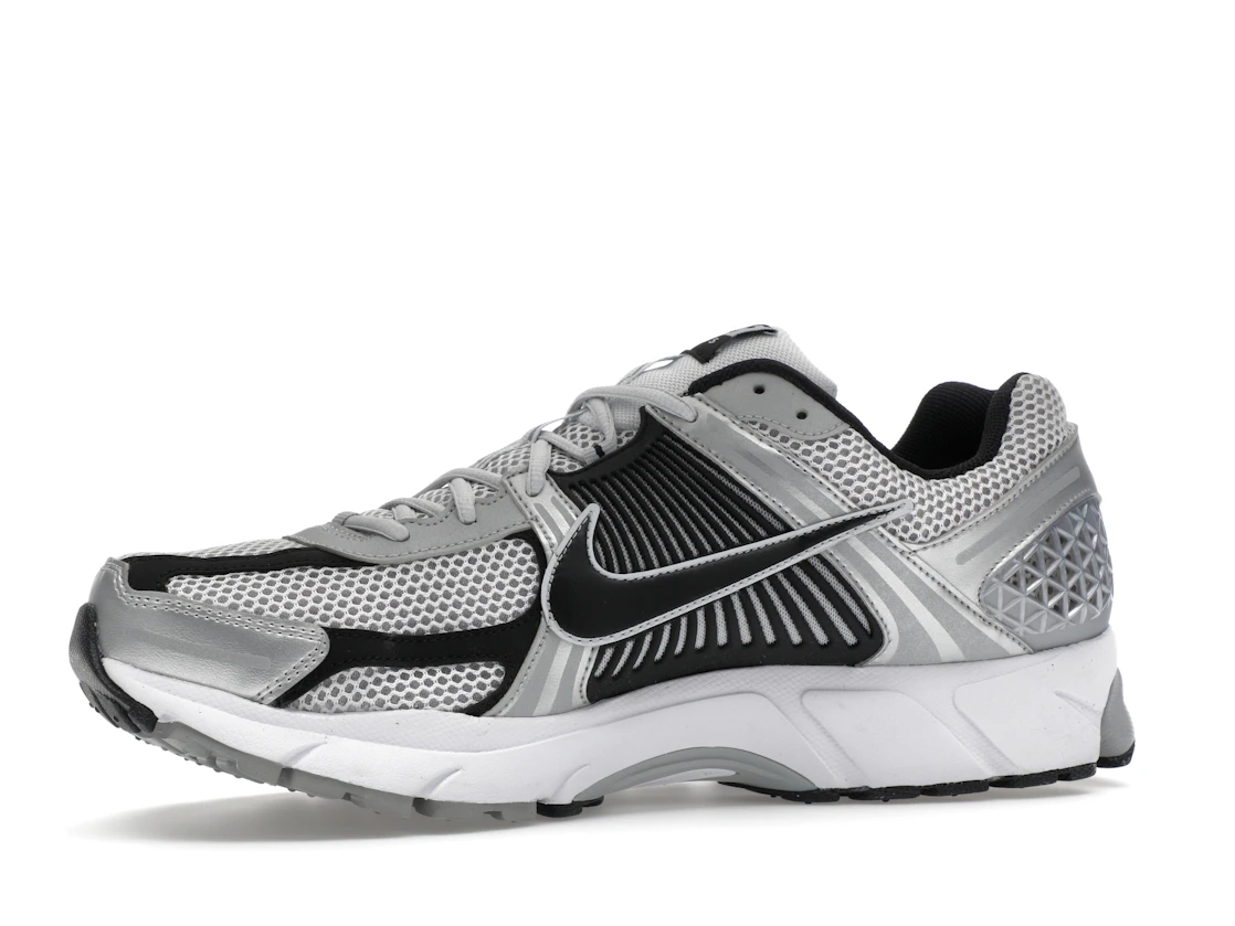 Vue 17 de Nike Zoom Vomero 5 Metallic Silver Black