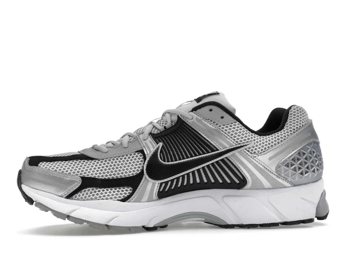 Vue 18 de Nike Zoom Vomero 5 Metallic Silver Black