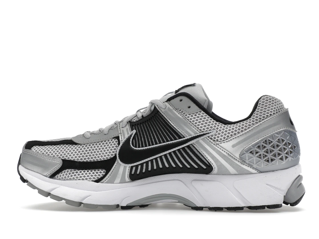 Vue 20 de Nike Zoom Vomero 5 Metallic Silver Black