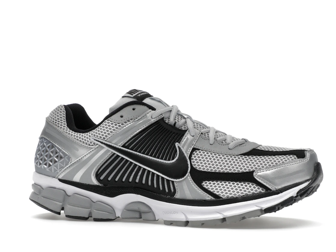 Vue 3 de Nike Zoom Vomero 5 Metallic Silver Black
