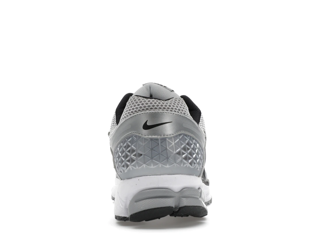 Vue 28 de Nike Zoom Vomero 5 Metallic Silver Black