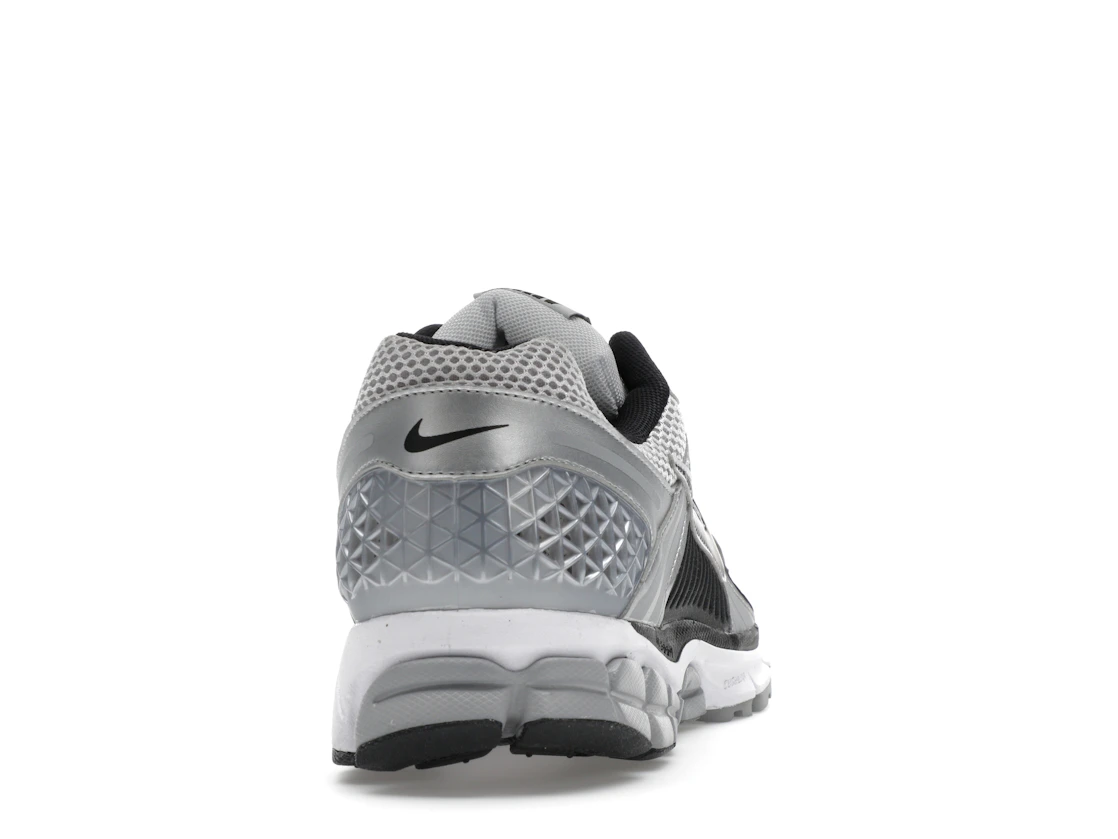 Vue 29 de Nike Zoom Vomero 5 Metallic Silver Black