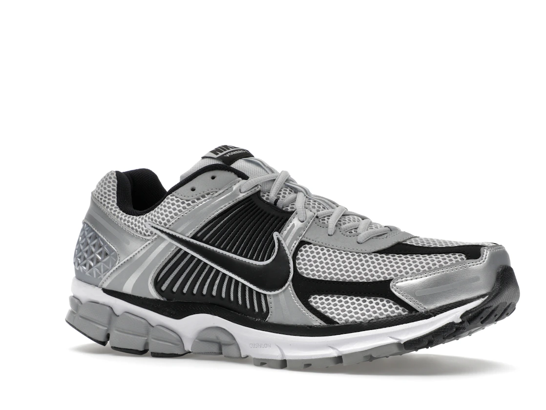 Vue 4 de Nike Zoom Vomero 5 Metallic Silver Black