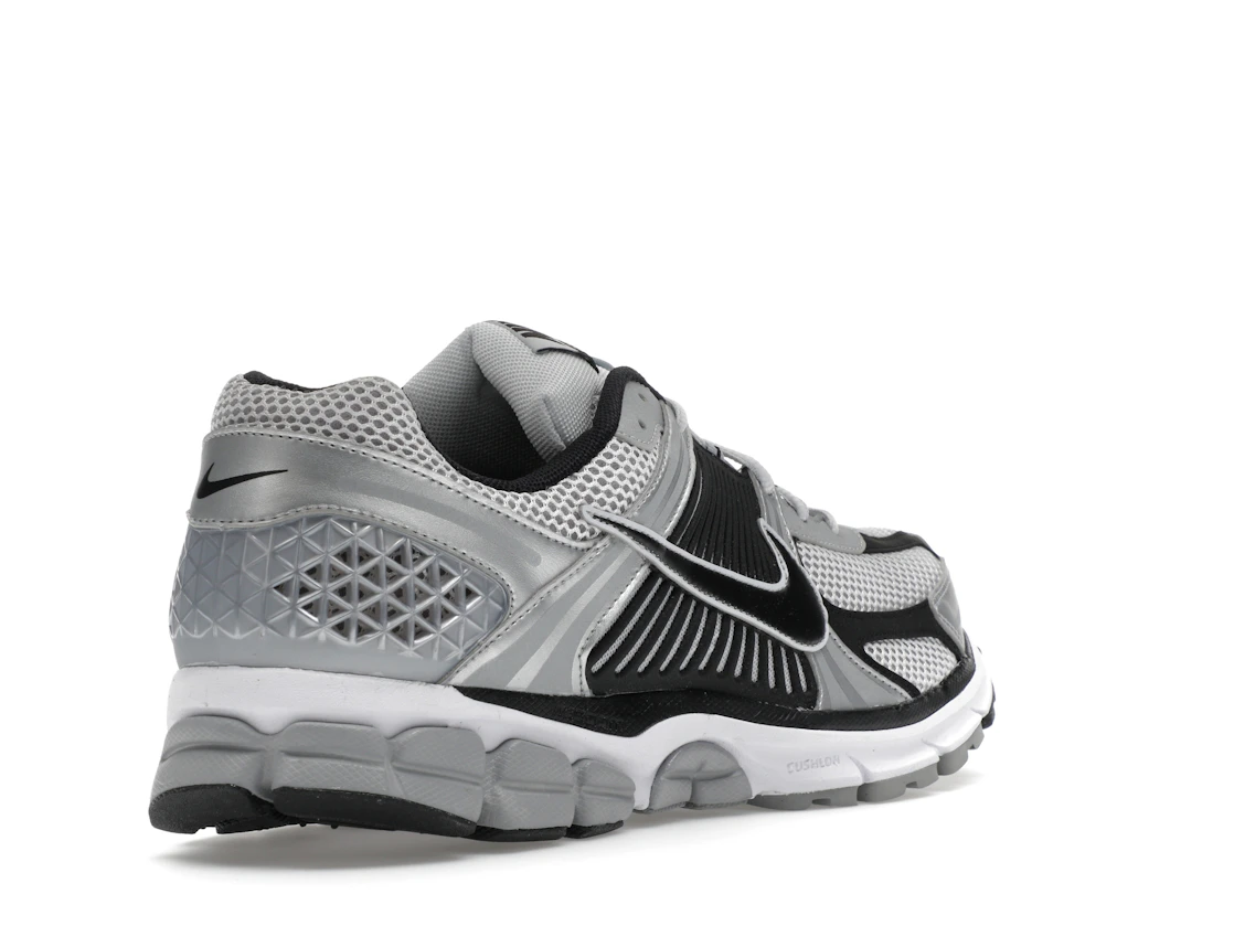 Vue 32 de Nike Zoom Vomero 5 Metallic Silver Black