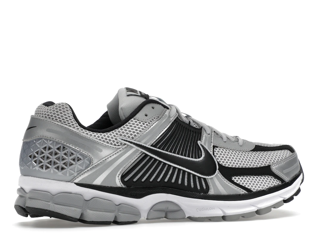 Vue 35 de Nike Zoom Vomero 5 Metallic Silver Black
