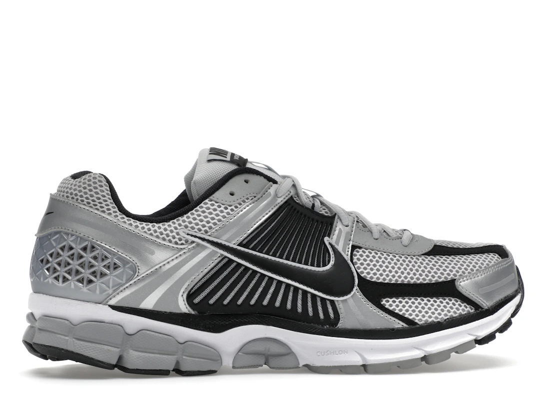 Vue 36 de Nike Zoom Vomero 5 Metallic Silver Black