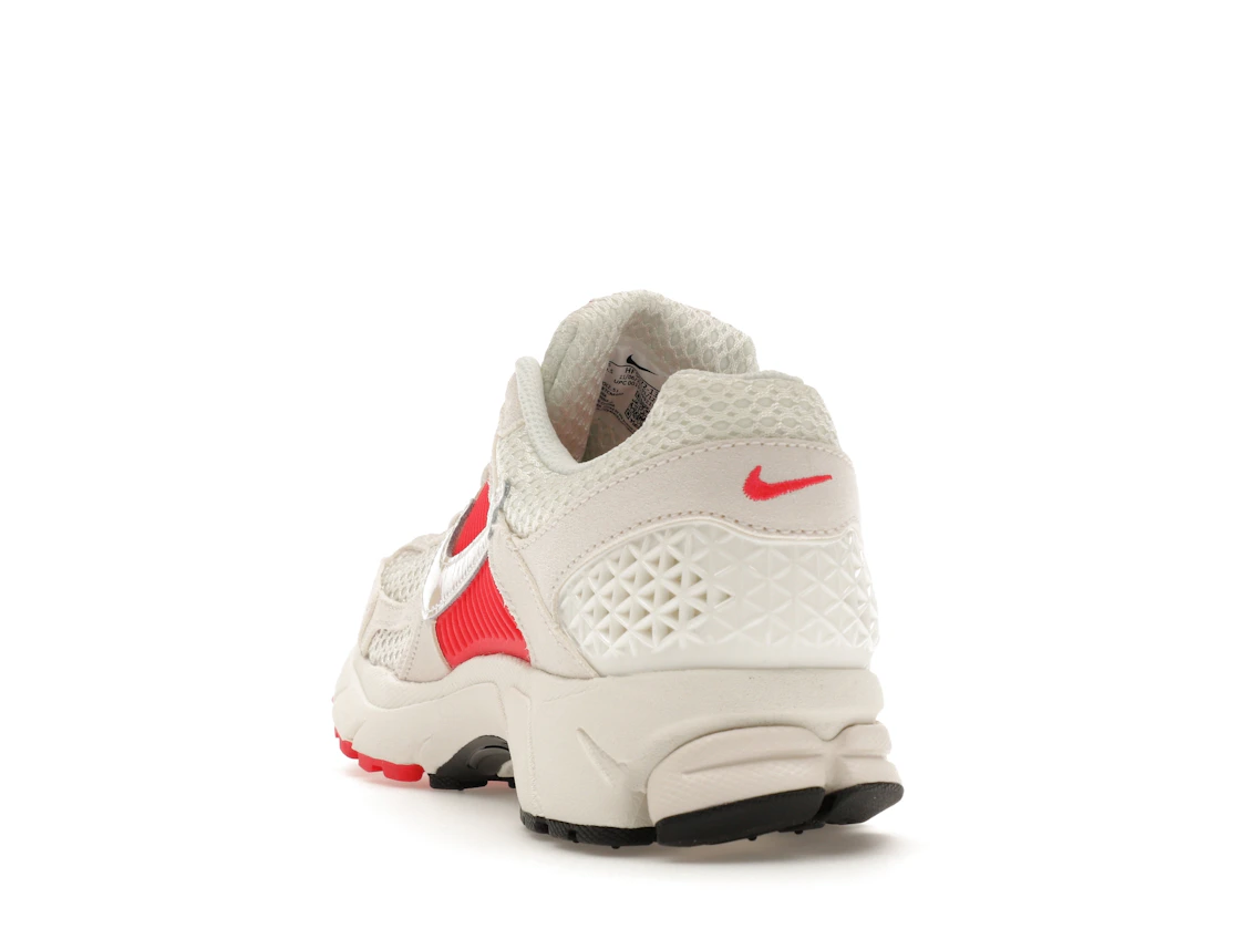Vue 26 de Nike Zoom Vomero 5 Siren Red 