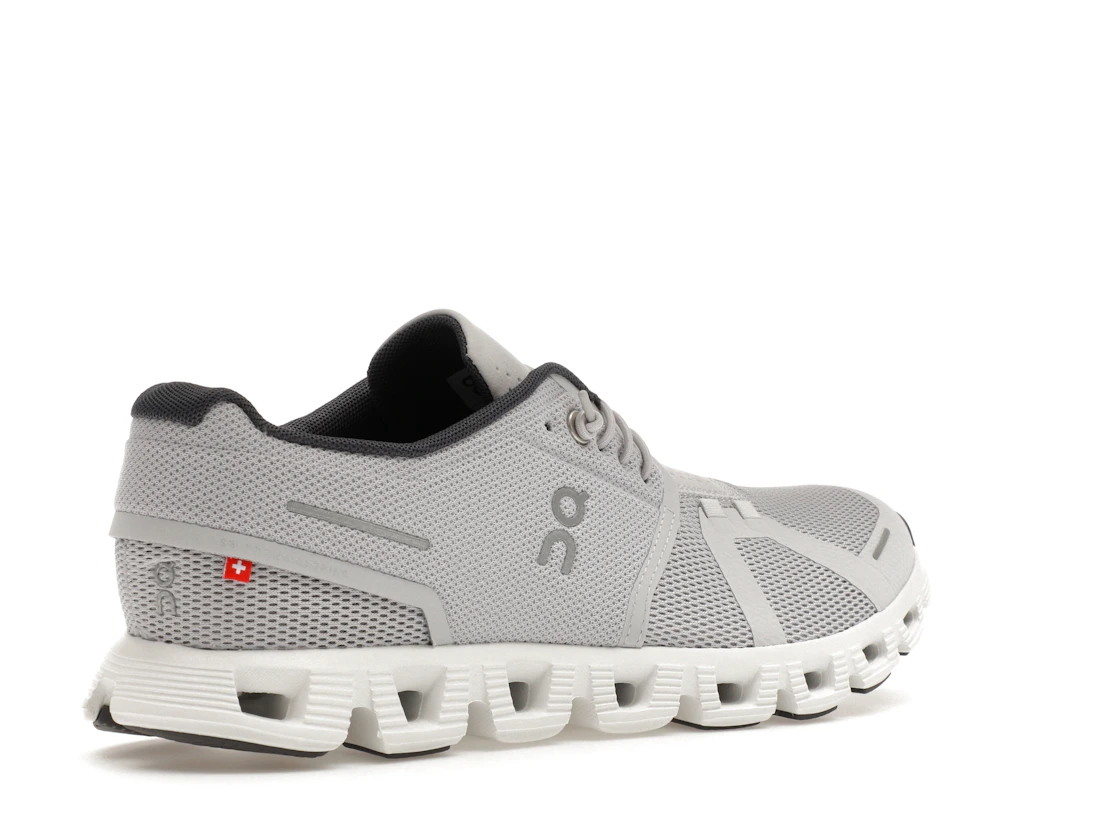 Vue 33 de On Running Cloud 5 Glacier Grey White