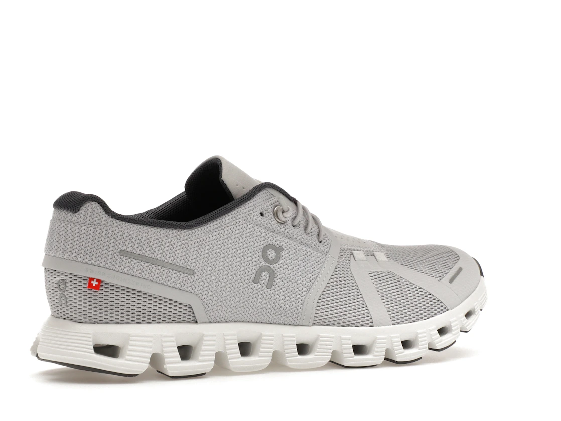 Vue 34 de On Running Cloud 5 Glacier Grey White