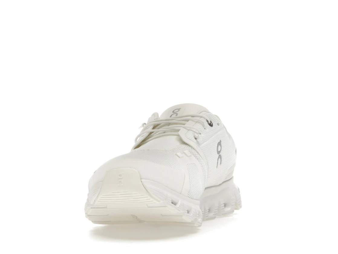 Vue 12 de On Running Cloud 6 All White