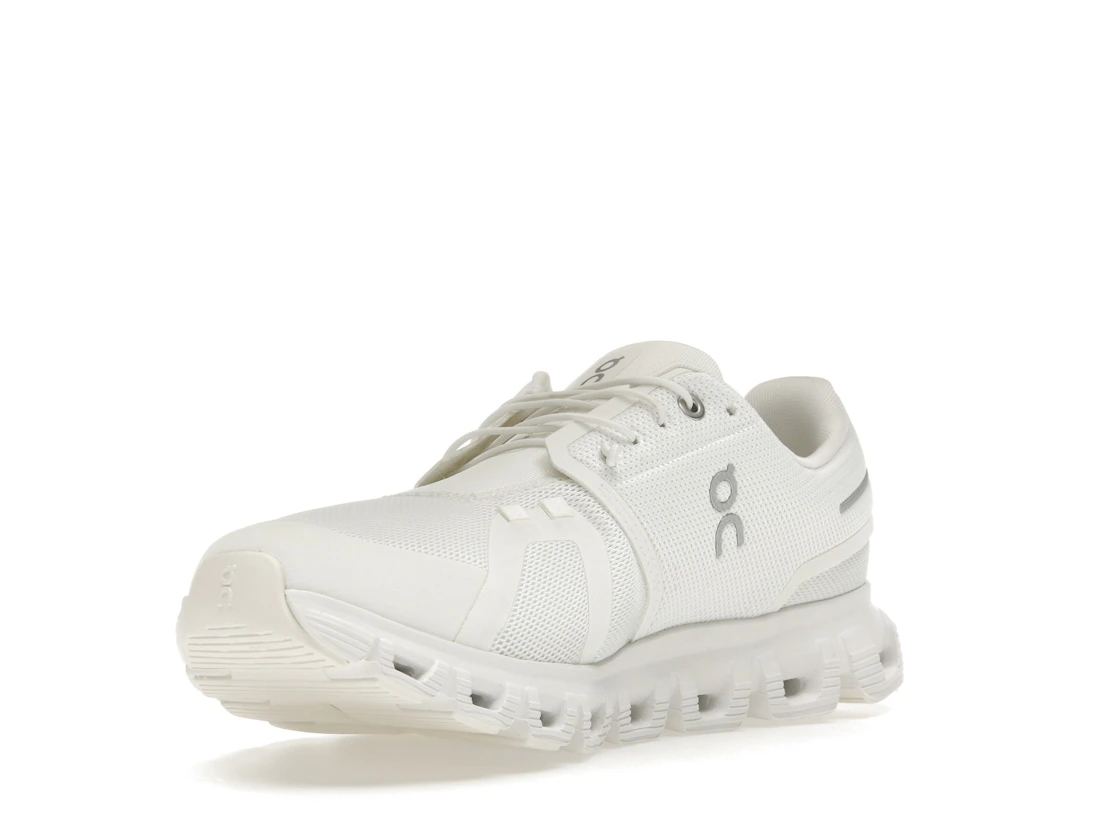Vue 14 de On Running Cloud 6 All White