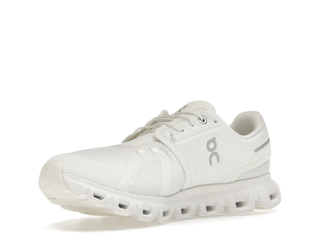 Vue 15 de On Running Cloud 6 All White