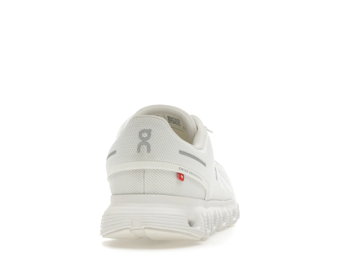 Vue 29 de On Running Cloud 6 All White