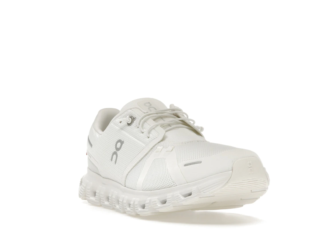 Vue 7 de On Running Cloud 6 All White