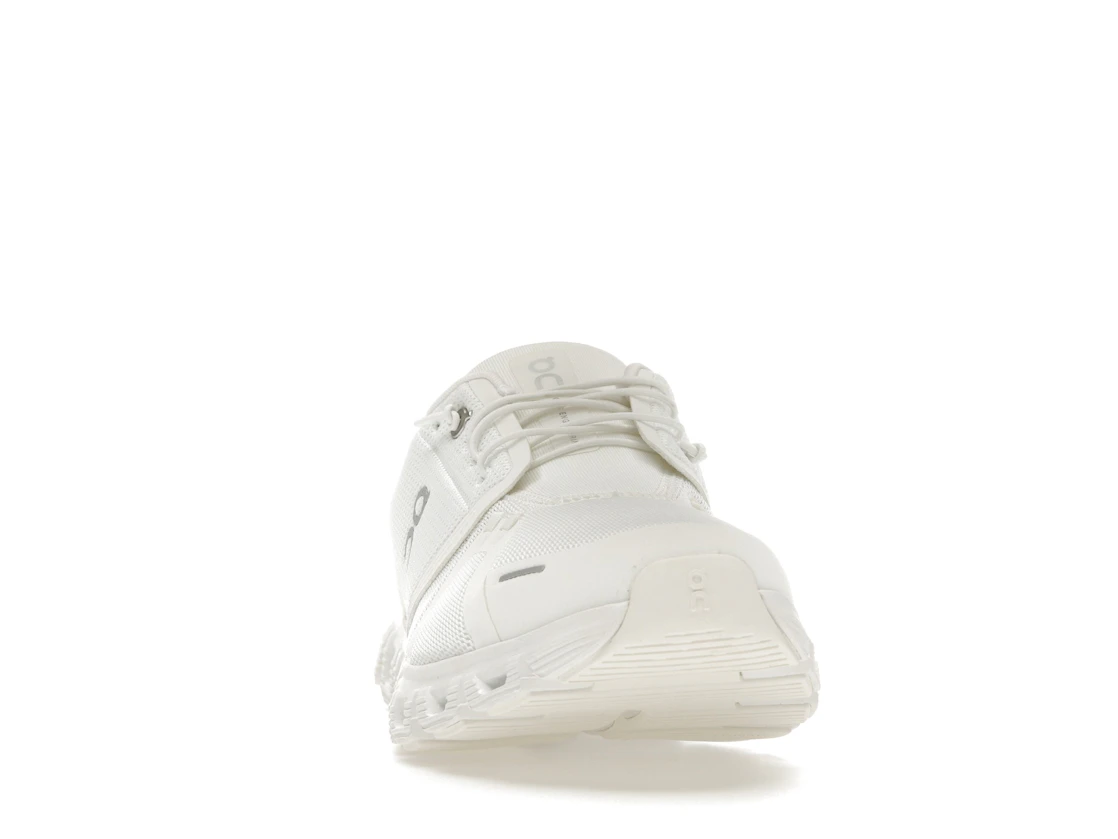 Vue 9 de On Running Cloud 6 All White