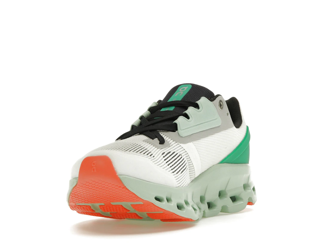 Vue 13 de On Running Cloudstratus Undyed White Creek 