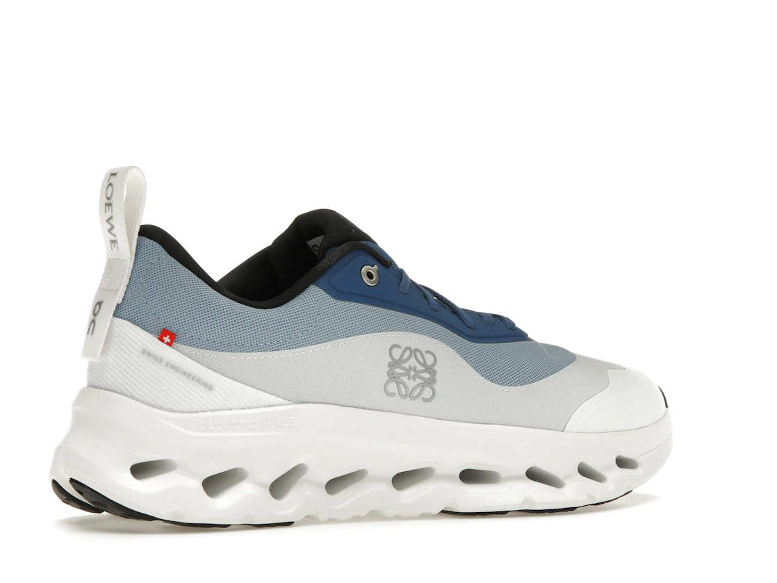 Vue 34 de On Running Cloudtilt 2 LOEWE Blue White