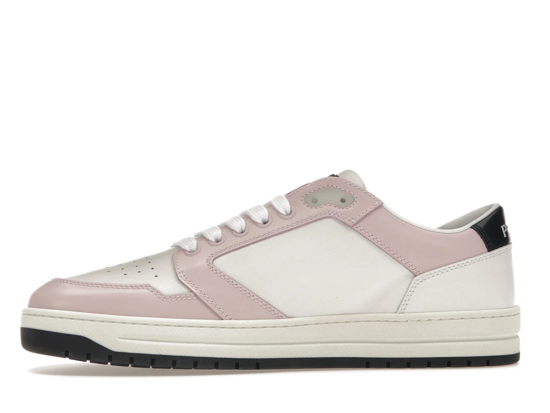 Vue 18 de Prada District Sneaker White Pink Perforated Leather 