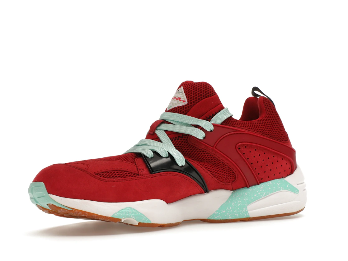 Vue 16 de Puma Blaze of Glory Sneaker Freaker Bloodbath (Special Box)