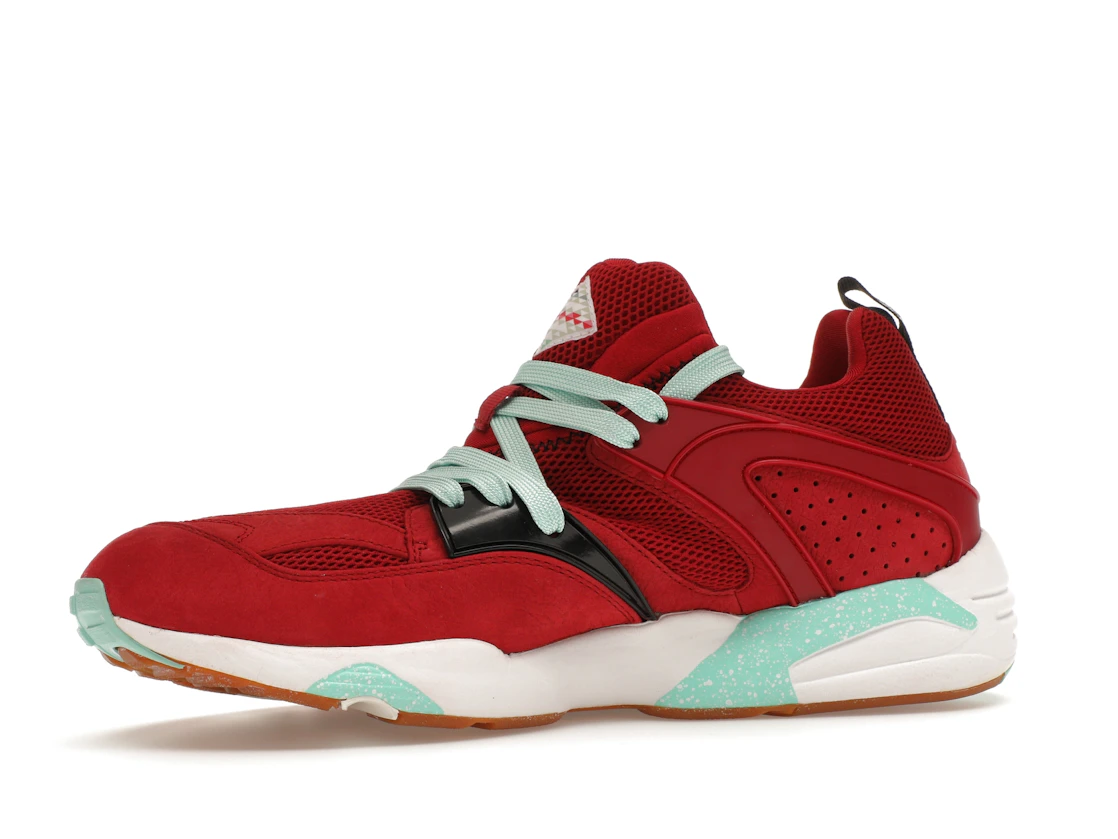 Vue 17 de Puma Blaze of Glory Sneaker Freaker Bloodbath (Special Box)